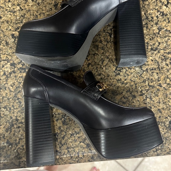 Like new. Worn around house. - Picture 8 of 9